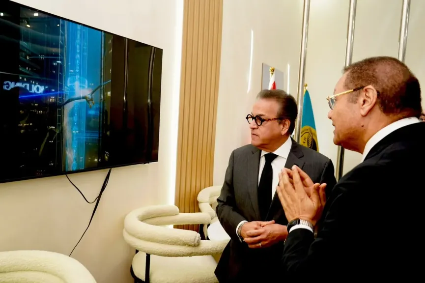 وزير الصحة والسكان يزور جناح هيئة الاعتماد والرقابة الصحية بمعرض المؤتمر العالمي