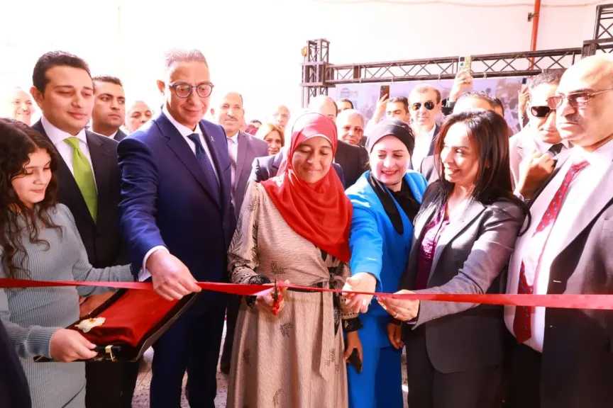 وزيرة التضامن الاجتماعي ومحافظ الفيوم يتابعان المشروعات الإنتاجية لمصنع الغزل والنسيج بقرية العزب