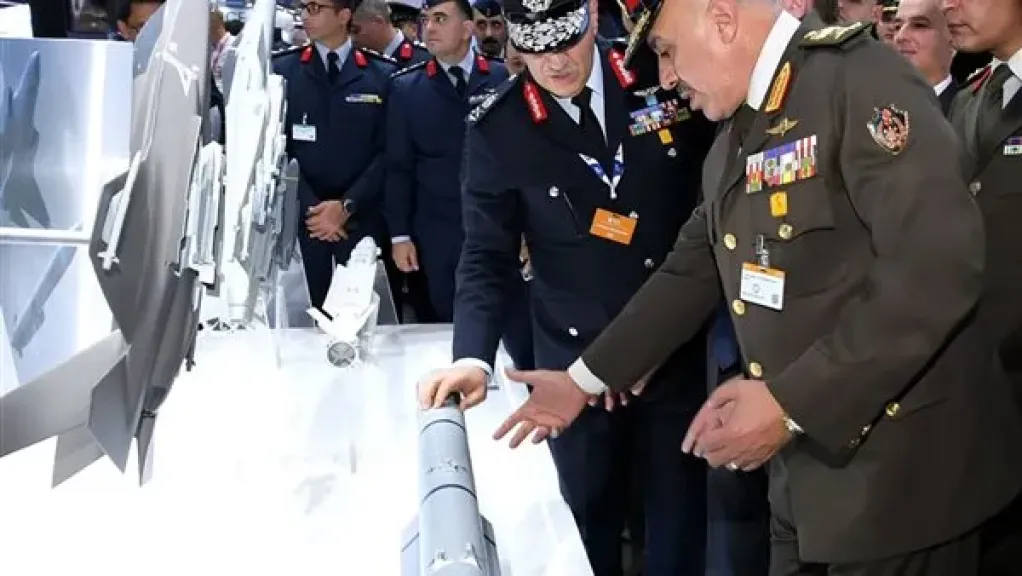 رئيس أركان حرب القوات المسلحة يعود إلى أرض الوطن عقب مشاركته في فعاليات معرض دبي الدولي للطيران 2025 | صور