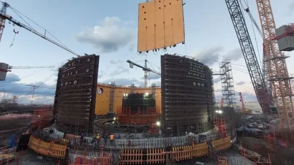 مدير روس آتوم: 1700 مصري يشاركون في تنفيذ محطة الضبعة النووية و222 منشأة جديدة قيد الإنشاء