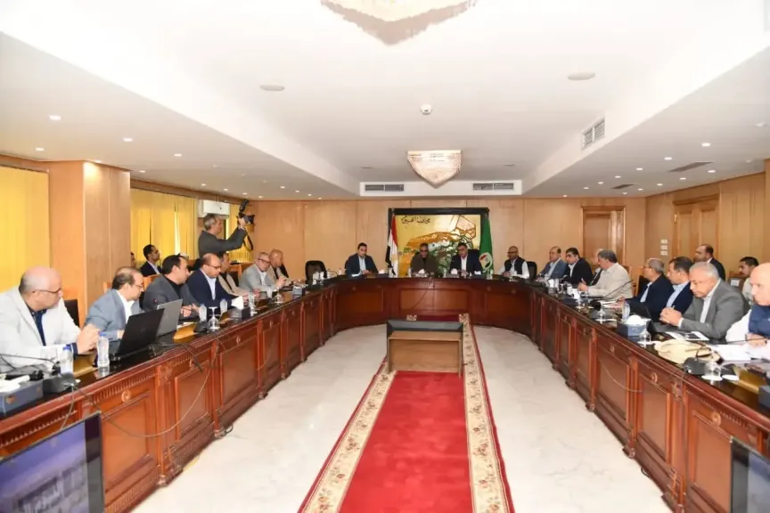 وزير الإسكان ومحافظ الفيوم يتابعان الموقف التنفيذي لمشروعات ”حياة كريمة”