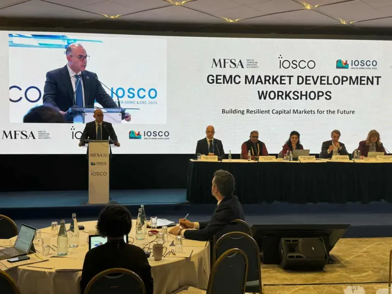 رئيس «الرقابة المالية» يستعرض جهود تعزيز جاهزية السوق المصرية للتحولات المتسارعة