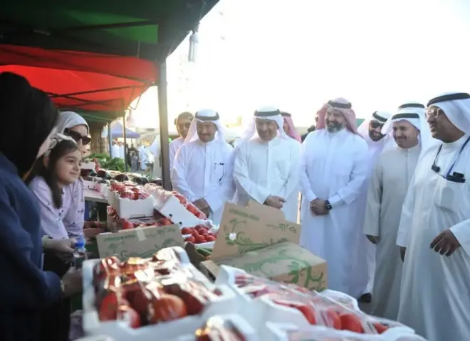 الاتحاد الكويتى للمزارعين يفتتح سوق ”العبدلى” الزراعى
