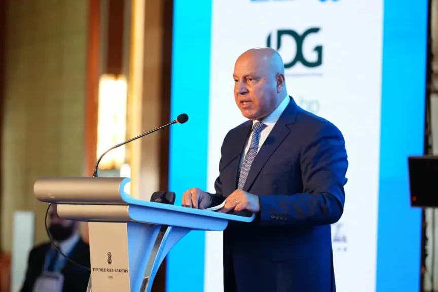 كامل الوزير يستعرض خطة التحرك العاجلة لخفض الانبعاثات الكربونية في الصناعة المصرية