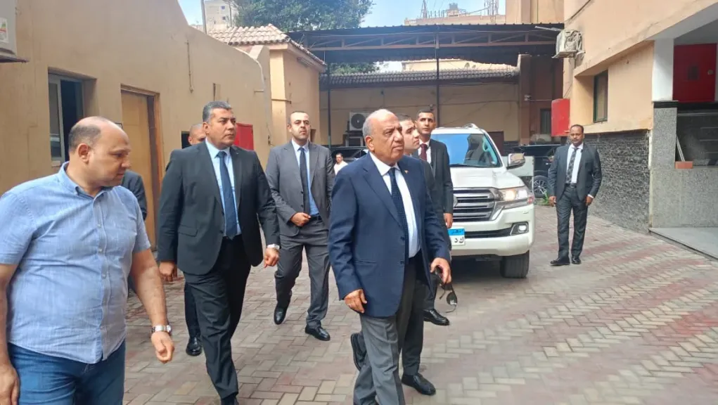 وزير الكهرباء يتفقد الإدارة العامة لشبكات الحلمية| صور