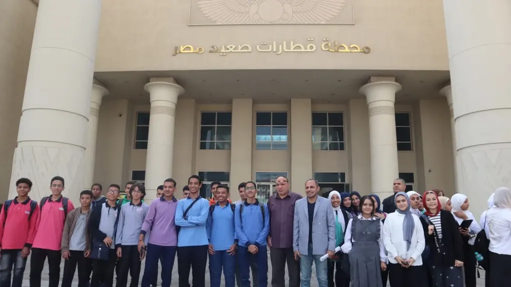 سكك حديد مصر تُواصل تنظيم لقاءات توعوية وزيارات ميدانية لطلبة المدارس| صور