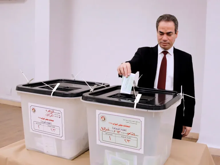 أحمد المسلماني يدلي بصوته في انتخابات مجلس النواب