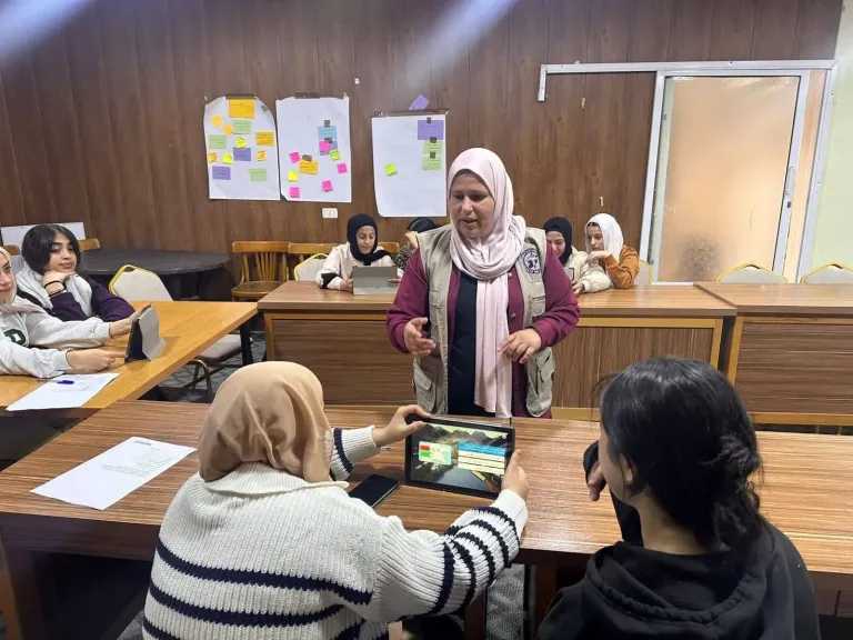 تعاونية ”كفر سوم” الزراعية لمنتجي الرمان بالأردن تقيم ندوات توعوية للشباب