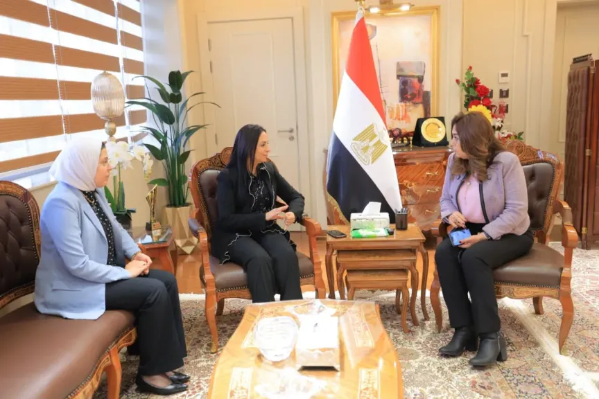 وزيرتا التنمية المحلية والتضامن الاجتماعي تبحثان دعم جهود الهلال الأحمر