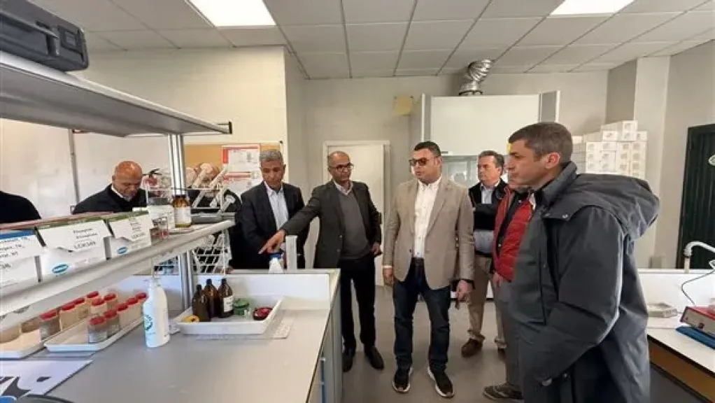 وزير الإسكان يواصل زيارته للمشروعات الرائدة لشركة أكسيونا الإسبانية بمجال معالجة مياه الصرف والحمأة