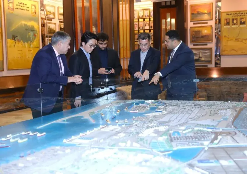 ميناء الإسكندرية يستقبل وفدا سنغافوريا رسميا لبحث تعزيز التعاون البحري والاستثماري |صور