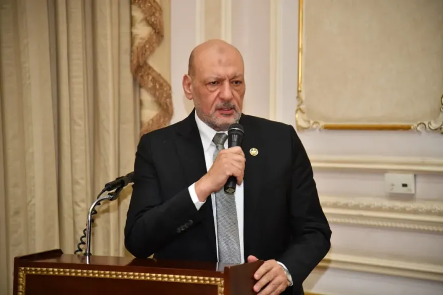 حزب ”المصريين”: الرئيس السيسي حريص على معالجة النظام الضريبي والجمركي لجذب الاستثمارات وزيادة حجم الصادرات