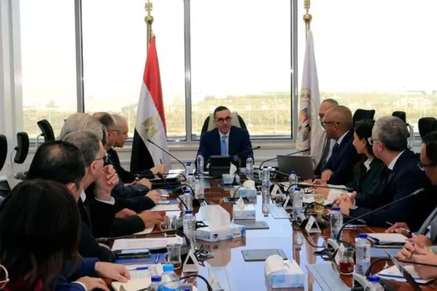 وزير الاستثمار والتجارة الخارجية يلتقي رؤساء عدد من المجالس التصديرية