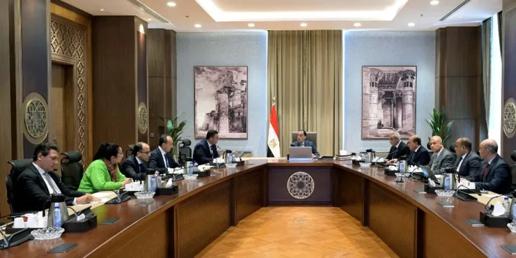 رئيس الوزراء يتابع أعمال تطوير ورفع كفاءة شبكة الطرق المؤدية إلى مطار الإسكندرية الدولي