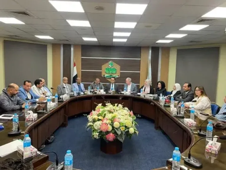 مستثمرو العاشر من رمضان يناقشون تحديات المصانع مع قيادات مصلحة الضرائب