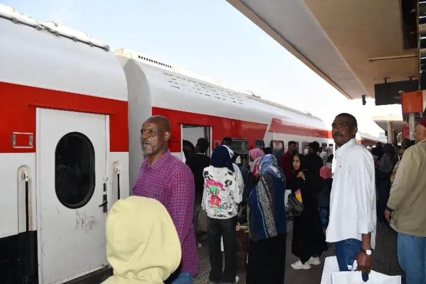 سكك حديد مصر تُسيِّر الرحلة رقم (36) ضمن مشروع العودة الطوعية للأشقاء السودانيين | صور