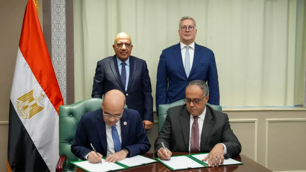 وزير الكهرباء والبترول يشهدان توقيع بروتوكول تعاون لمعالجة مخلفات الأعمال البترولية