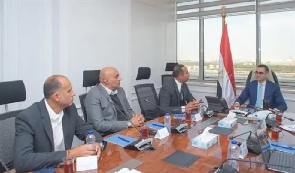 وزير الاستثمار والتجارة الخارجية يبحث خطط توطين صناعة الدراجات النارية في مصر