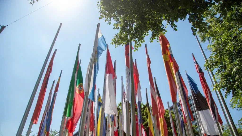 9 دول أوروبية تُحذر من مخاطر خطة ”اشتر الأوروبي” على الأسعار