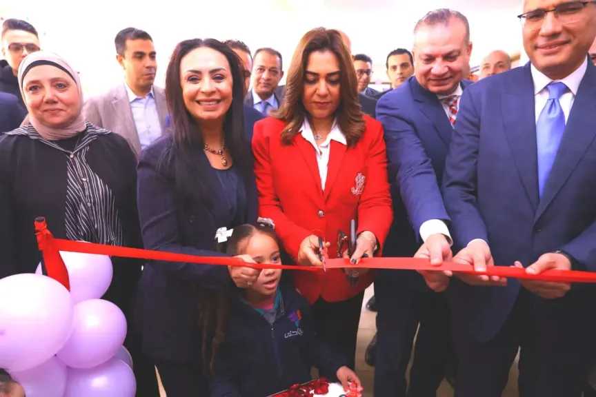 وزيرتا التضامن الاجتماعي والتنمية المحلية ومحافظ الجيزة يفتتحون المجمع الخدمي بمساكن روضة السودان