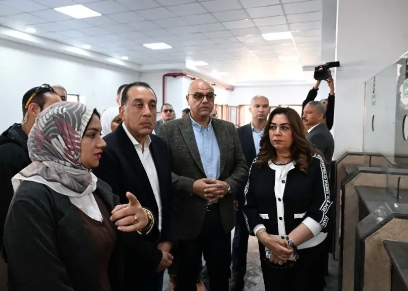 رئيس الوزراء يتفقد المركز التكنولوجي بطحانوب|صور