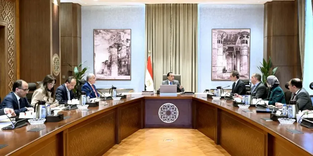 ”الحكومة” تبحث وضع حلول جذرية للمشكلات المالية لـ ”ماسبيرو” والصحف القومية| صور