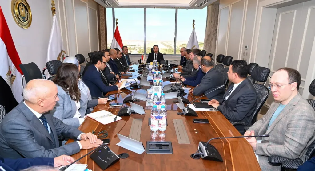 وزير التموين والتجارة الداخلية يترأس اجتماعًا لمتابعة منظومة تتبع السلع الأساسية