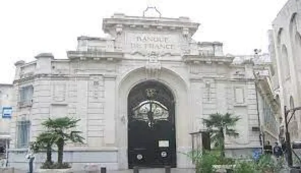 البنك المركزي الفرنسي يرفع توقعات النمو رغم الاضطراب السياسي وعدم اليقين المالي