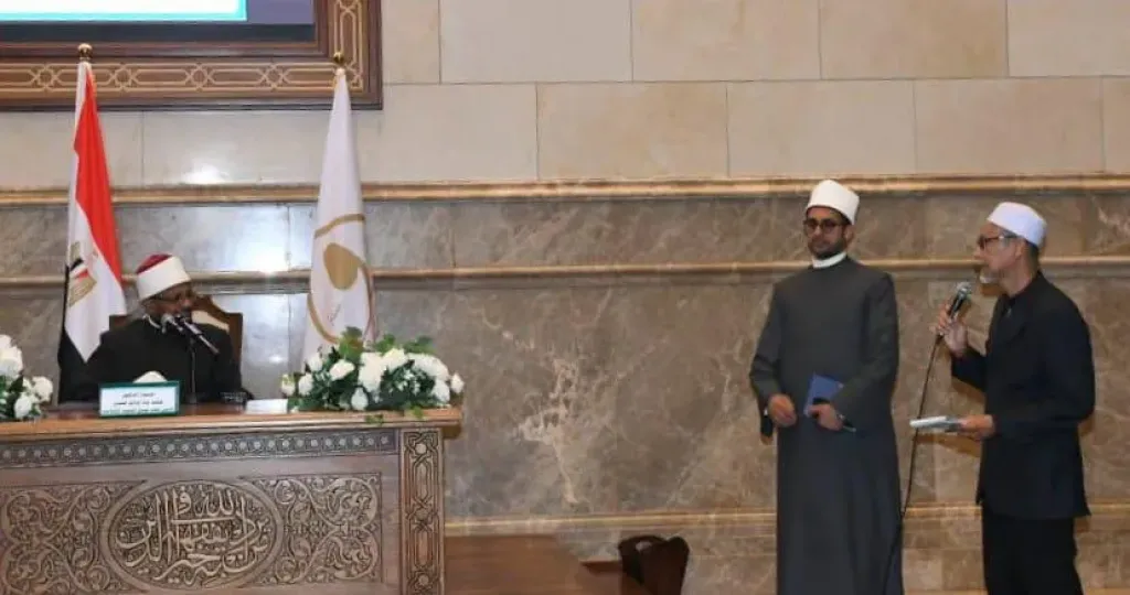 أمين مجمع البحوث الإسلامية يحاضر علماء ماليزيا حول ضوابط الإيمان والكفر| صور