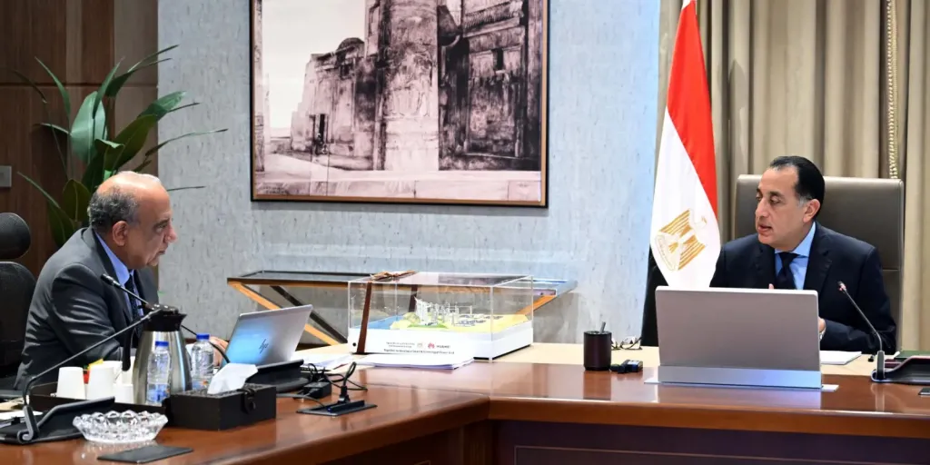 رئيس الوزراء: توفير مختلف أوجه الدعم لمشروعات الطاقة المتجددة| صور