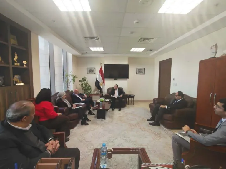 التمثيل التجاري و«إكسبولينك» يبحثان تكثيف التعاون لتنمية الصادرات المصرية