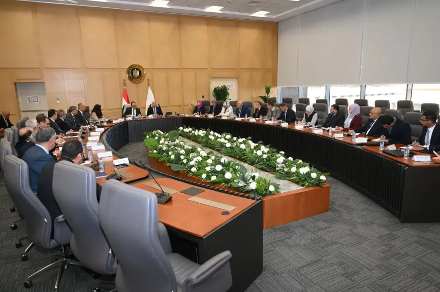 «الصناعة» تدعو القطاع الخاص للدخول في شراكات مع الحكومة من أجل التصنيع المشترك