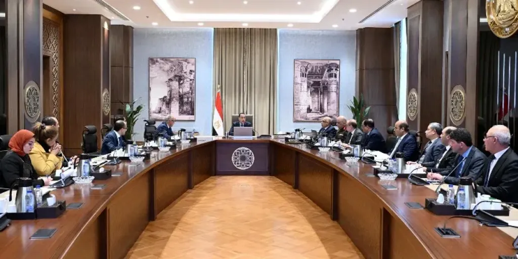 رئيس الوزراء يتابع الموقف التنفيذي لأعمال لجنة ”تصويب تواجدات طرح النهر”