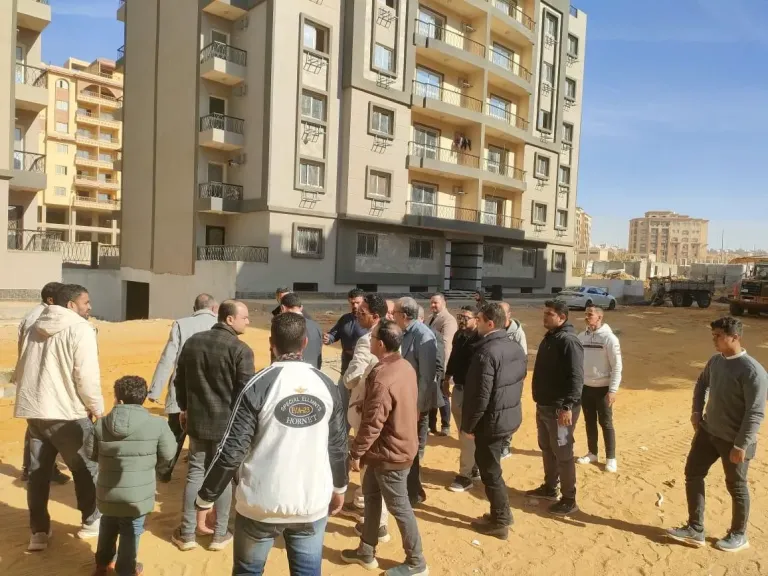 مسئولو ”الإسكان” يتفقدون مشروعات سكنية بمدينة القاهرة الجديدة لدفع العمل| صور
