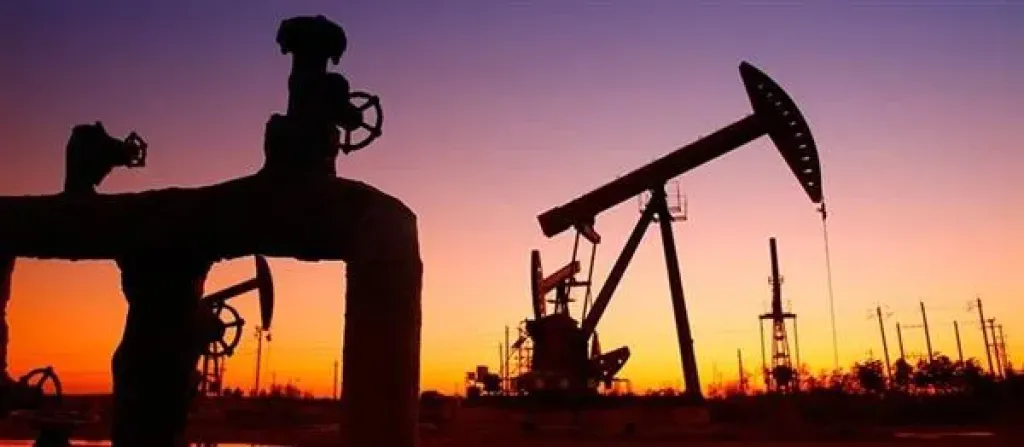 جولدمان ساكس يتوقع انخفاض أسعار النفط في 2026 مع زيادة المعروض