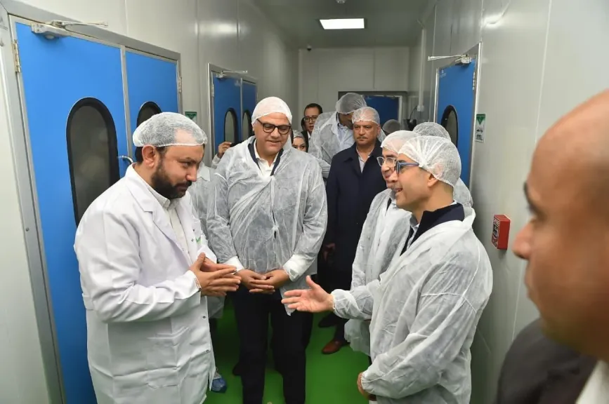 وزير الاستثمار يتفقد عددا من المصانع بالمنطقة الاستثمارية بمدينة بنها