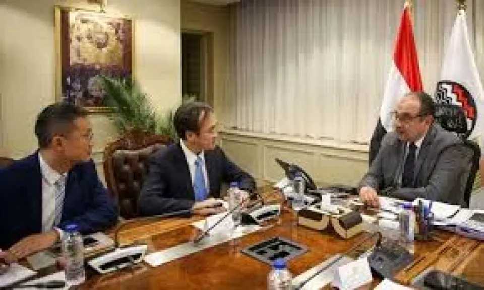 وزير قطاع الأعمال يستقبل وفدًا من مجموعة شاندونج الصينية