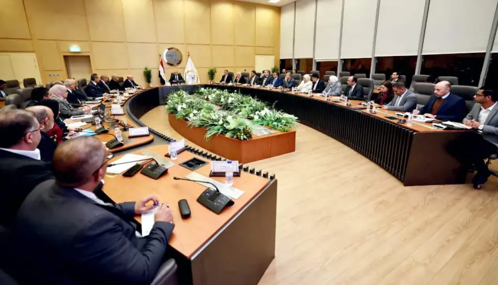 وزير الصناعة يشدد على تشكيل جمعيات مستثمرين لإدارة المناطق الصناعية وصيانة مرافقها