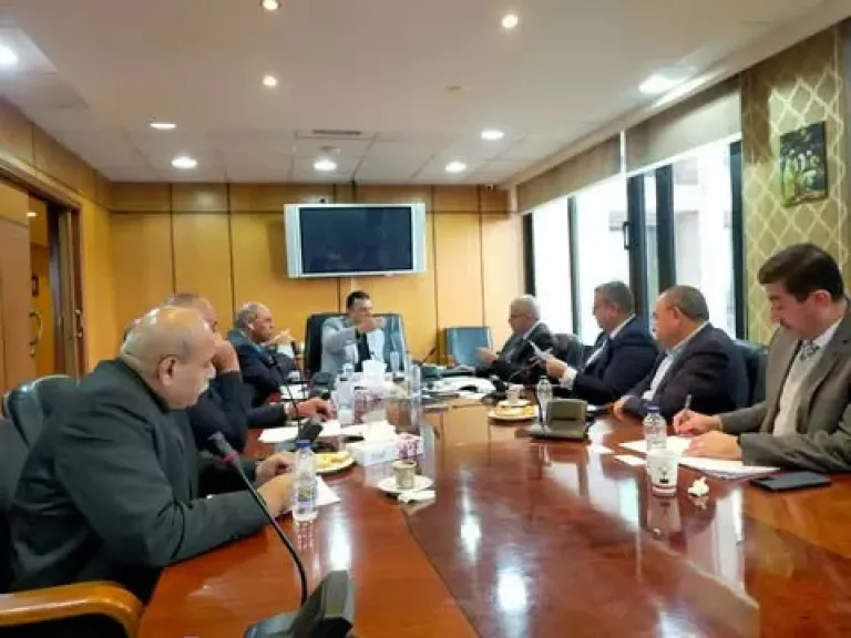 الصناعات النسيجية تتفق مع «تحديث الصناعة» على استقدام خبراء أجانب لدعم تدريب العمال ونقل التكنولوجيا