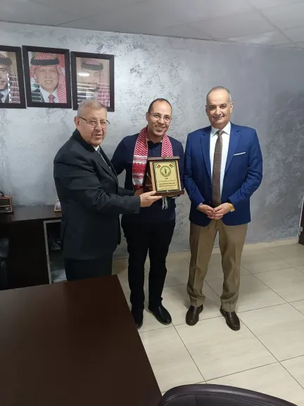 عضو الاتحاد التعاونى الإنتاجى يزور الاتحاد التعاونى النوعى التعليمى بالأردن