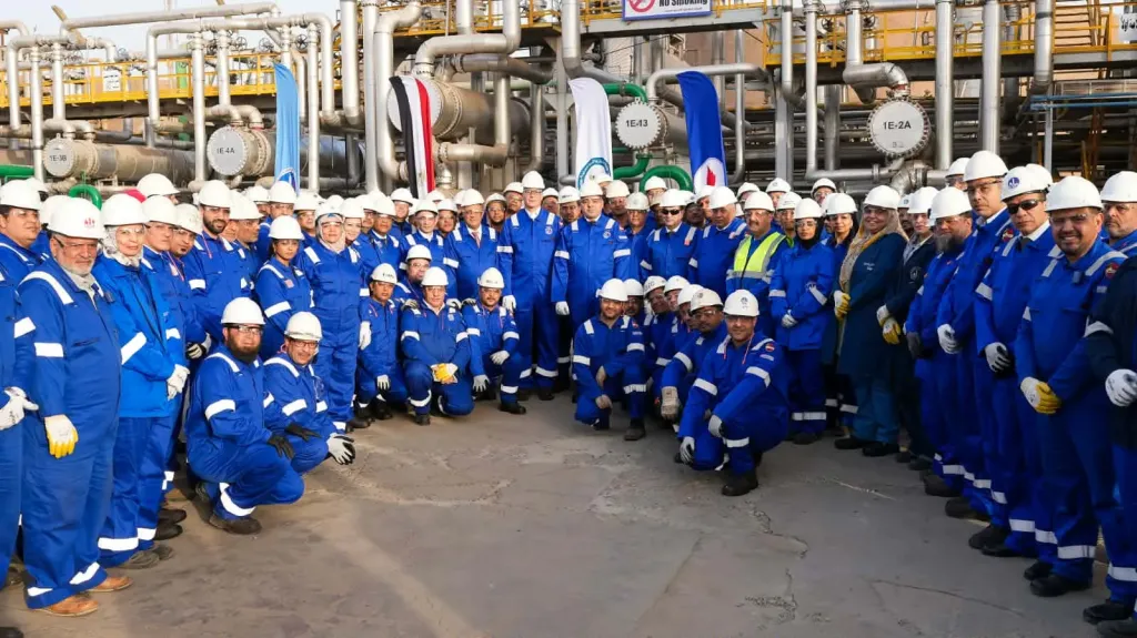 كريم بدوي يتفقد وحدات إنتاج ”القاهرة لتكرير البترول” ويجري حوارًا مع العاملين