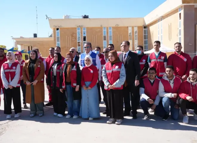 الهلال الأحمر المصري يواصل جهوده الإنسانية في استقبال الدفعة الرابعة من جرحى غزة ويدفع بالقافلة 132 «زاد العزة»