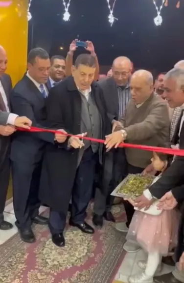 عبد الظاهر يفتتح الفرع الجديد الاستهلاكية العاملين بالشركة الشرقية للدخان