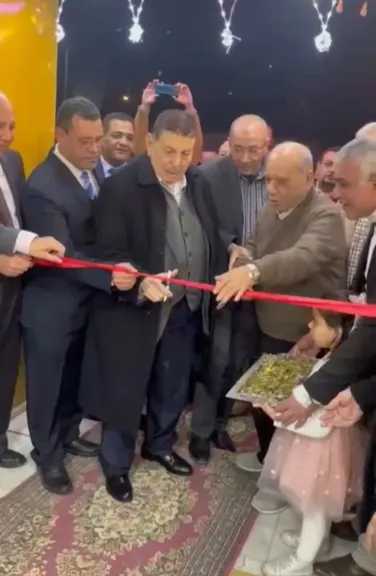 عبد الظاهر يفتتح الفرع الجديد الاستهلاكية العاملين بالشركة الشرقية للدخان
