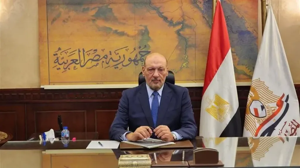 رئيس حزب «المصريين» يهنئ المستشار محمود حلمي الشريف بمناسبة تعيينه وزيرًا للعدل