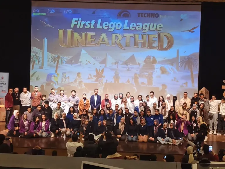 أطفال مكتبة مصر الجديدة يخترعون جهازًا لحماية الأهرامات من الرطوبة