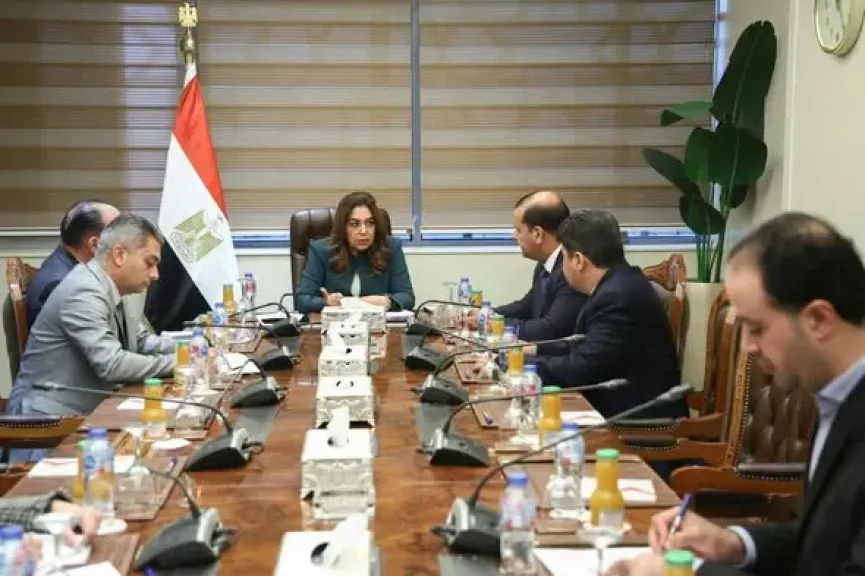 وزيرة التنمية المحلية والبيئة تعقد اجتماعا مع عدد من قيادات الوزارة لمتابعة بعض الملفات