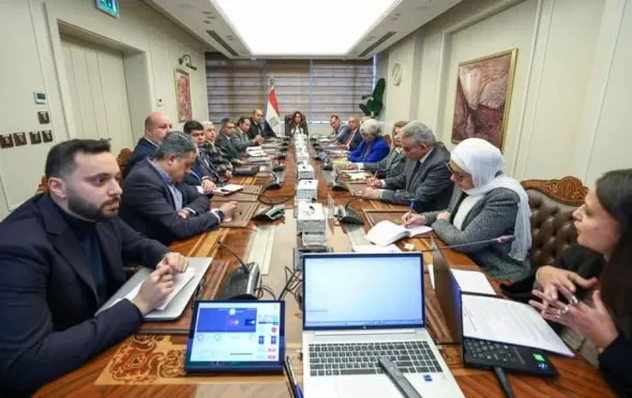 وزيرة التنمية المحلية والبيئة تعقد اجتماعا موسعا لمتابعة ملفات العمل المختلفة