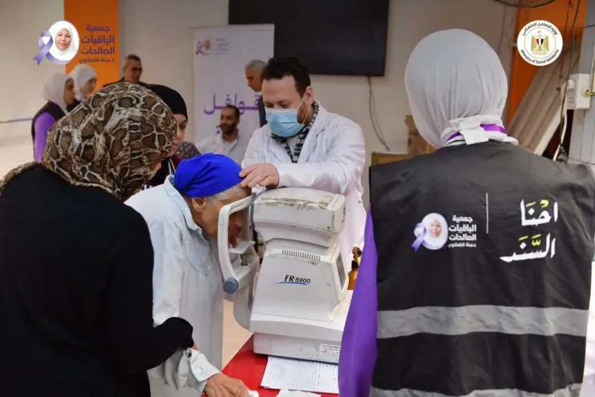 انطلاق أولي القوافل الطبية لجمعية الباقيات الصالحات بدار ”هداية بركات” لكبار السن بالجيزة