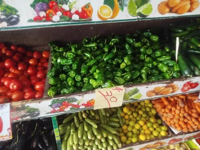 تفاوت أسعار الخضروات والفاكهة بالأسواق اليوم الخميس